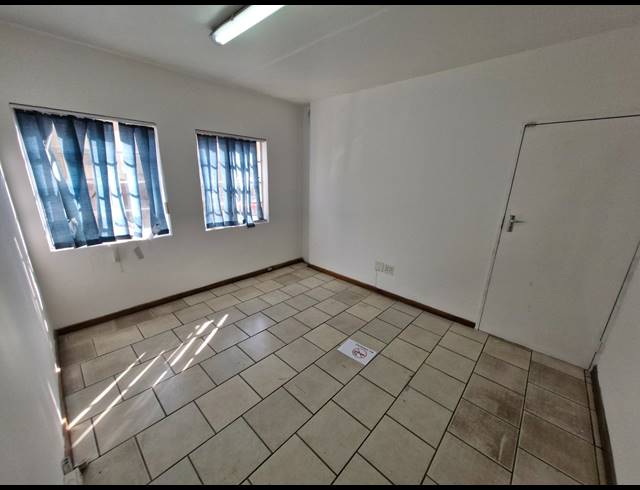 233M² FACTORY TO LET IN JET PARK